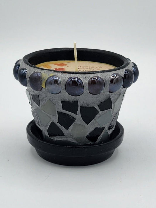Small mosaic pot with scented candle