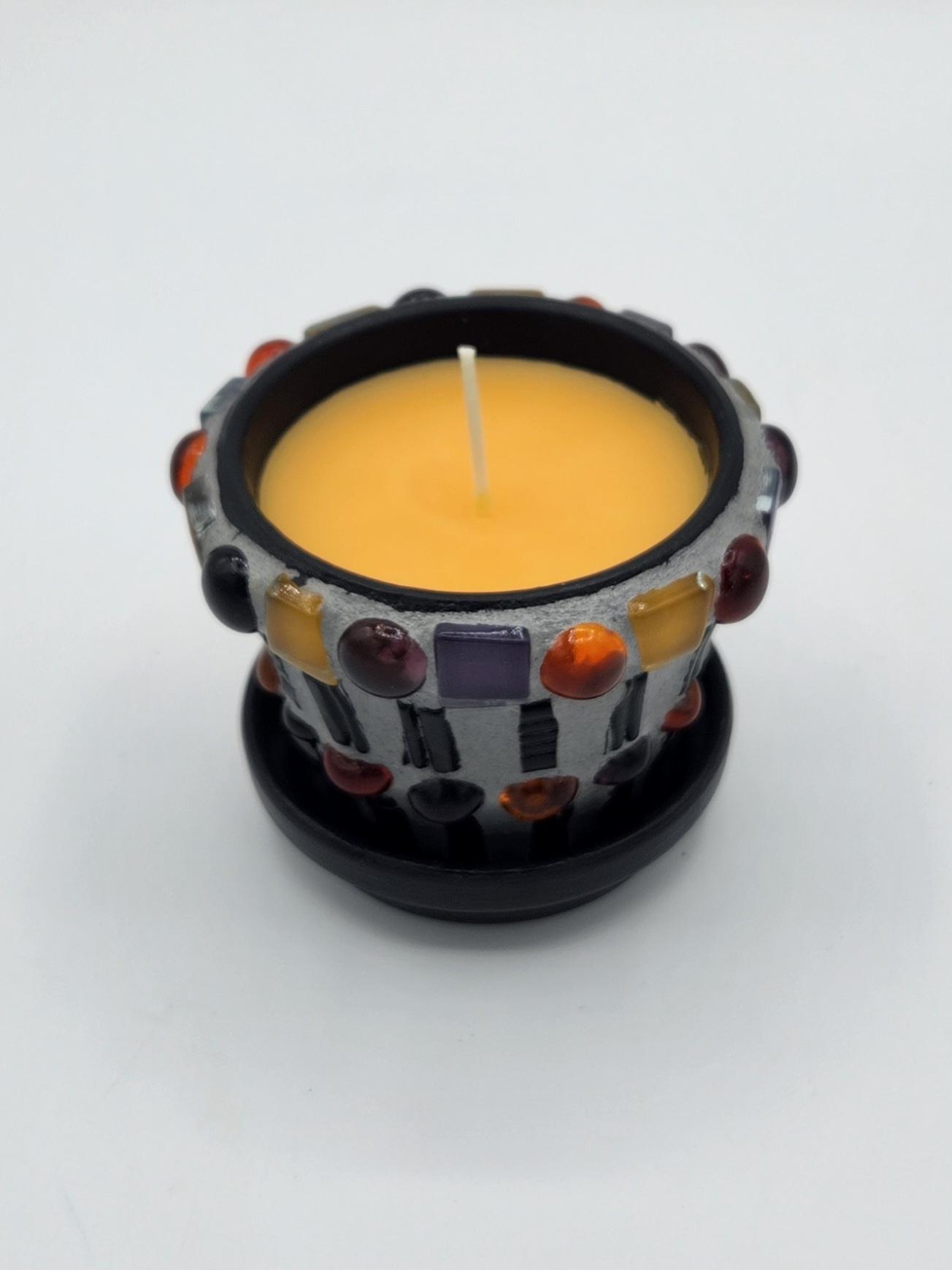 Small mosaic pot with scented candle