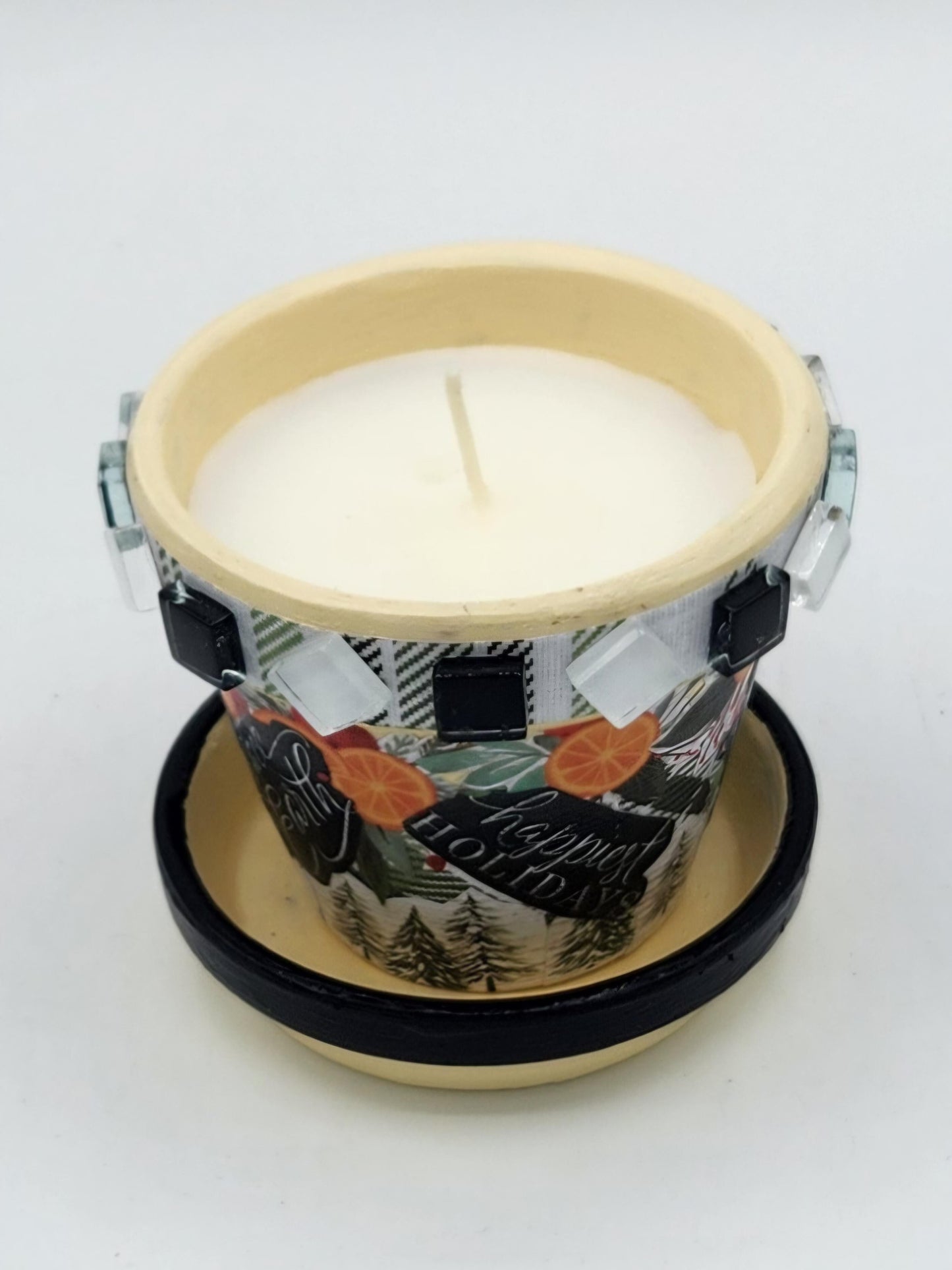 Small decorative pot with scented candle